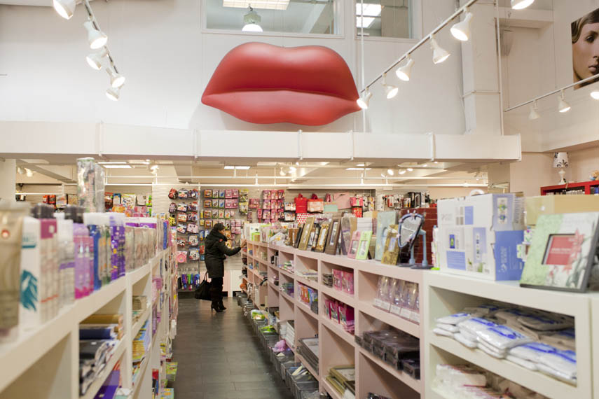Cosmetic market outlet