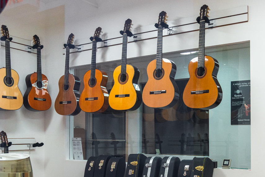 Flamenco discount guitar shop