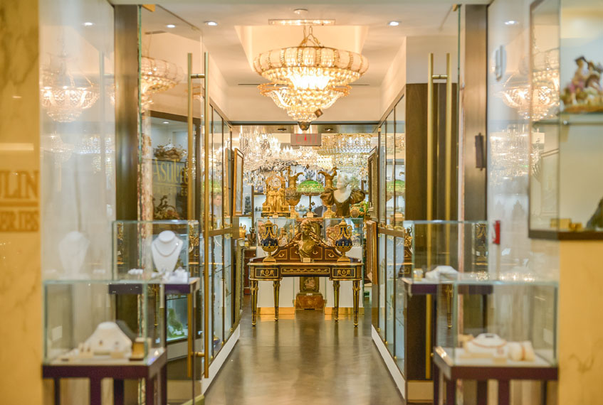 Jewelry stores on the plaza discount
