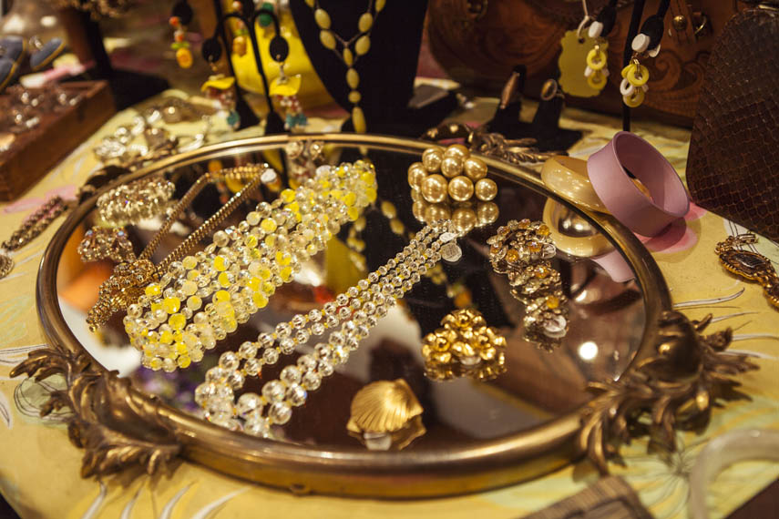 Vintage jewellery sale shops near me
